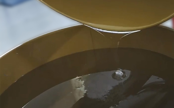 什么原因導致模具硅膠冒油？