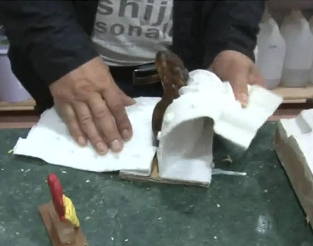 工業(yè)級(jí)模具硅膠開(kāi)模拆邊困難怎么辦？